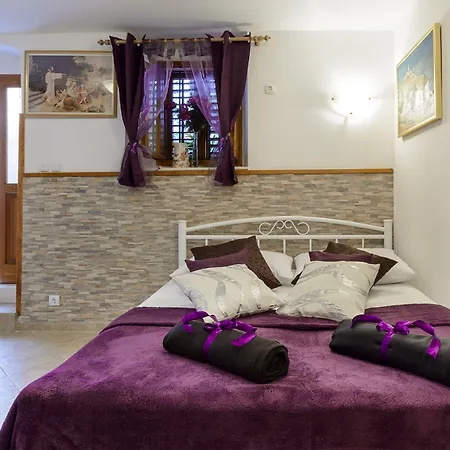 Plaza Apartment *