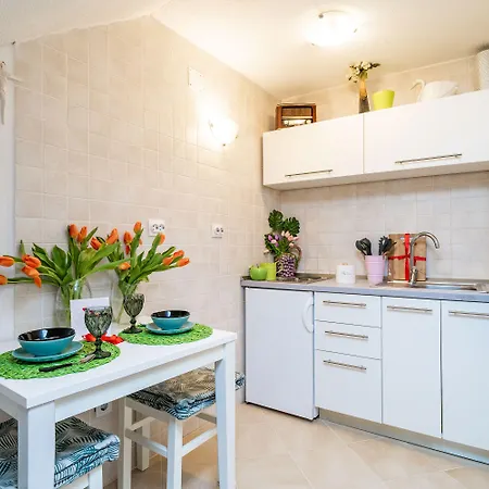 Plaza Apartment