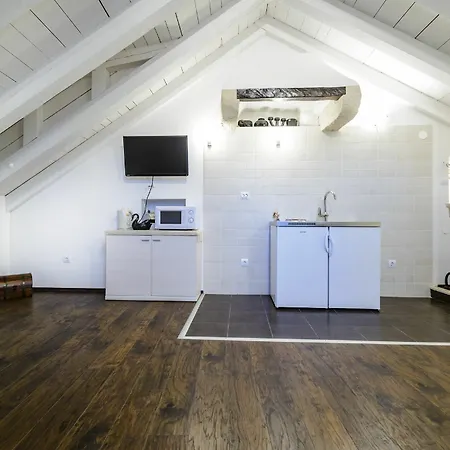 Apartment Plaza *